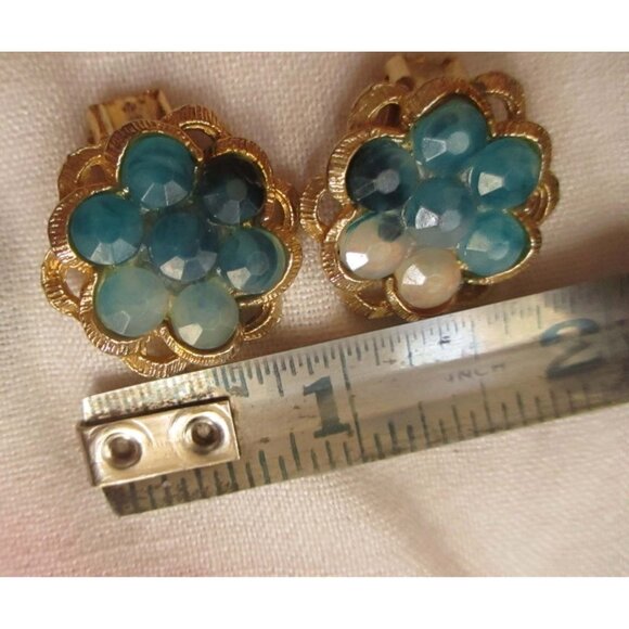 Vintage Gold-Tone Floral Clip-On Earrings With Blue Faceted gems Rhinestone - Picture 3 of 6